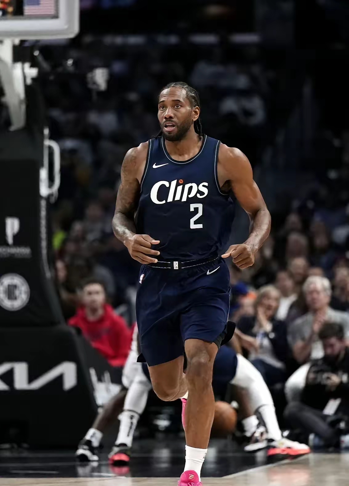 梅州客家因财务危机降级，未能延续奇迹，暴露中国足球现实困境。（财务危机拖垮梅州客家，奇迹止步，折射中国足球的现实困局）