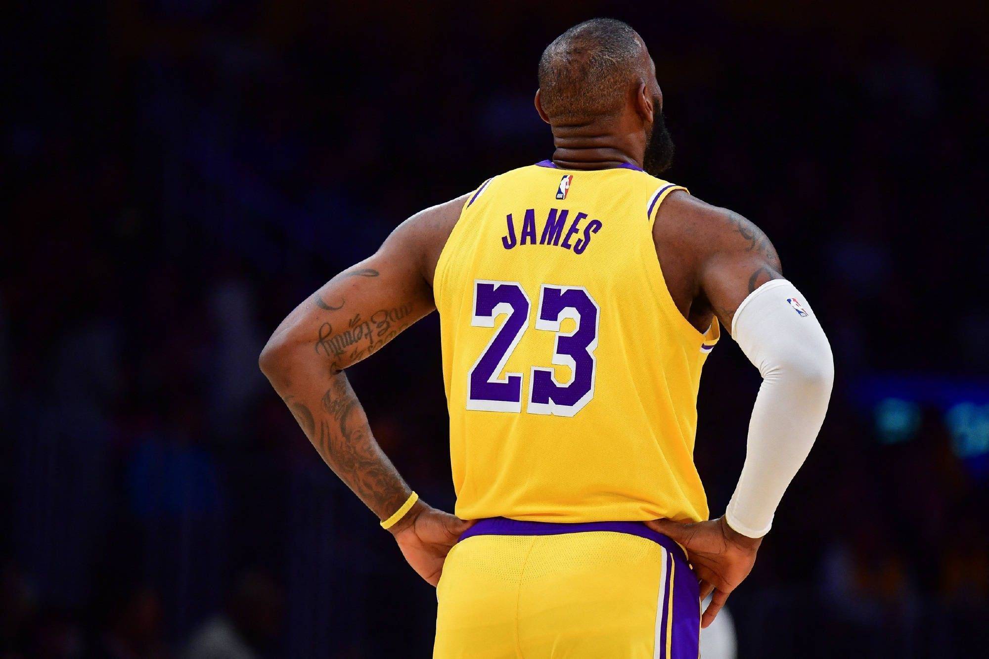 埃里克森生前欠下巨额债务，家人将其豪宅打折出售抵债（生前背负巨额债务，其家人折价出售豪宅偿债）