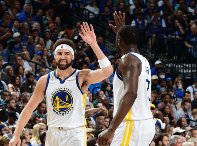 砍瓜切菜！库里内外开花包办球队7分 帮助勇士夺回场上主动（库里里外齐开火连取7分，助勇士重夺场上主动权）