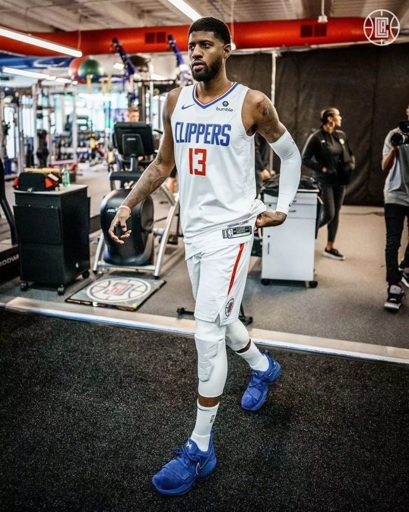 皇马球星没责任？一输球就怪阿隆索，皇马这贵族病是不是该治治？（输球就怪阿隆索？皇马球员别再逃责，“贵族病”该治了）