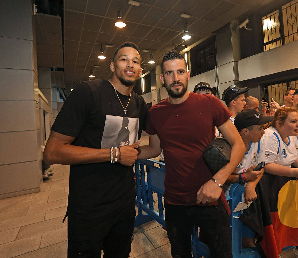 阿里纳斯： KD两个冠军是抱团来的，库里才是实打实的四个总冠军！（阿里纳斯：杜兰特两冠靠抱团，库里四冠货真价实）