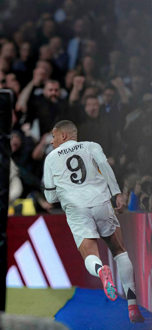 还得积累经验！5号秀贝利5犯出战24分钟 13中4&三分5中1拿10分（经验仍待提升！5号秀贝利24分钟吞5犯，13投4中、三分5投1中仅得10分）