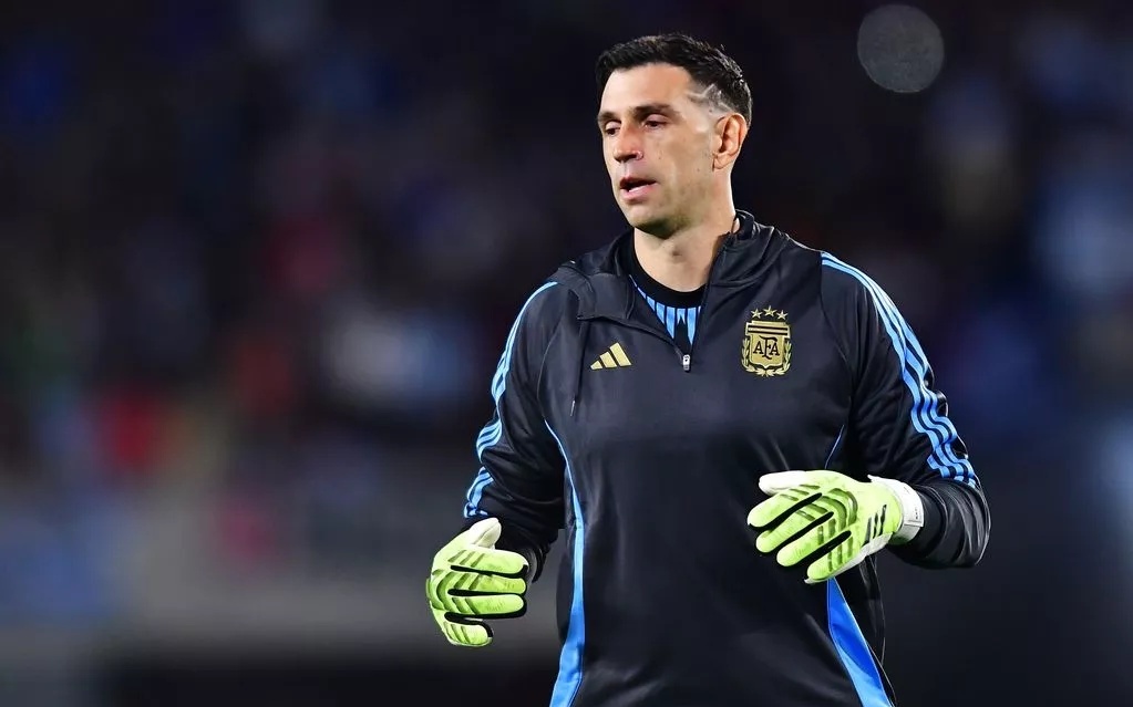 欧文突破防守造成杀伤，制造罚球（欧文强突撕裂防线，搏得罚球机会）