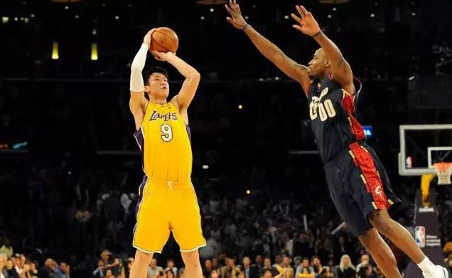 NBA季后赛焦点球员表现回顾（NBA季后赛核心球星表现盘点）