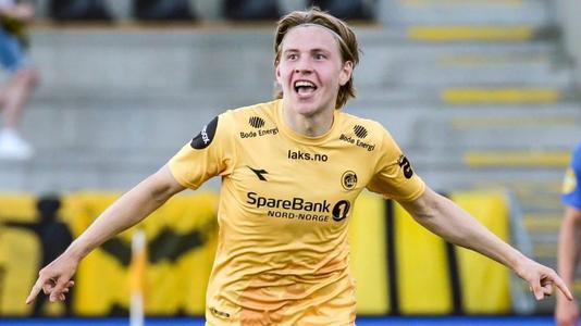 陈威vs柔佛新山半场数据：贡献5次扑救，评分暂为全场最高（陈威半场战柔佛新山：完成5次扑救，评分暂列全场第一）