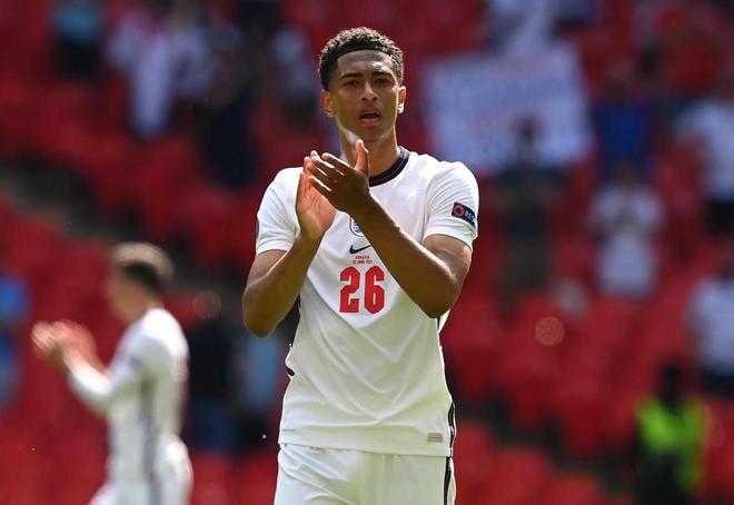 普利希奇：魔笛确实送了手机；看年轻队友表演会让我尬穿地心（普利希奇：魔笛确实送了手机；看年轻队友表演我尴尬到想钻地缝）