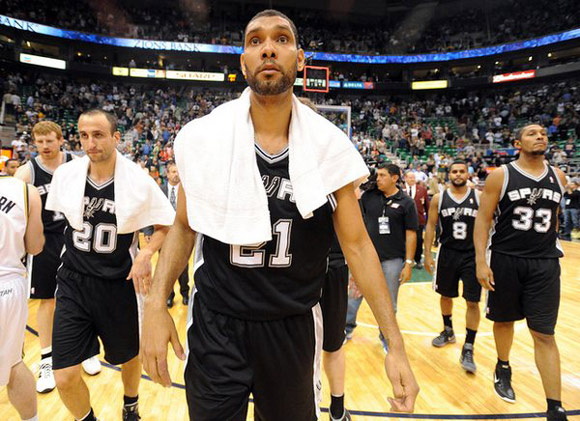 半场战报：尤文2-1卡利亚里，伊尔迪兹双响，弗拉霍维奇伤退（半场快讯：尤文暂2-1领先卡利亚里，伊尔迪兹梅开二度，弗拉霍维奇因伤离场）