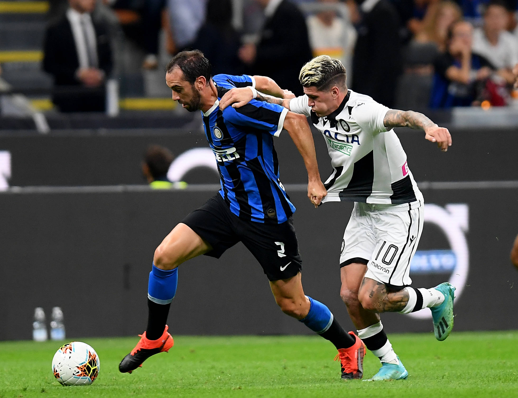 佩德里：梅西是历史最佳球员，希望有朝一日与他再次并肩作战（佩德里称梅西为史上最佳，期待未来再度并肩作战）