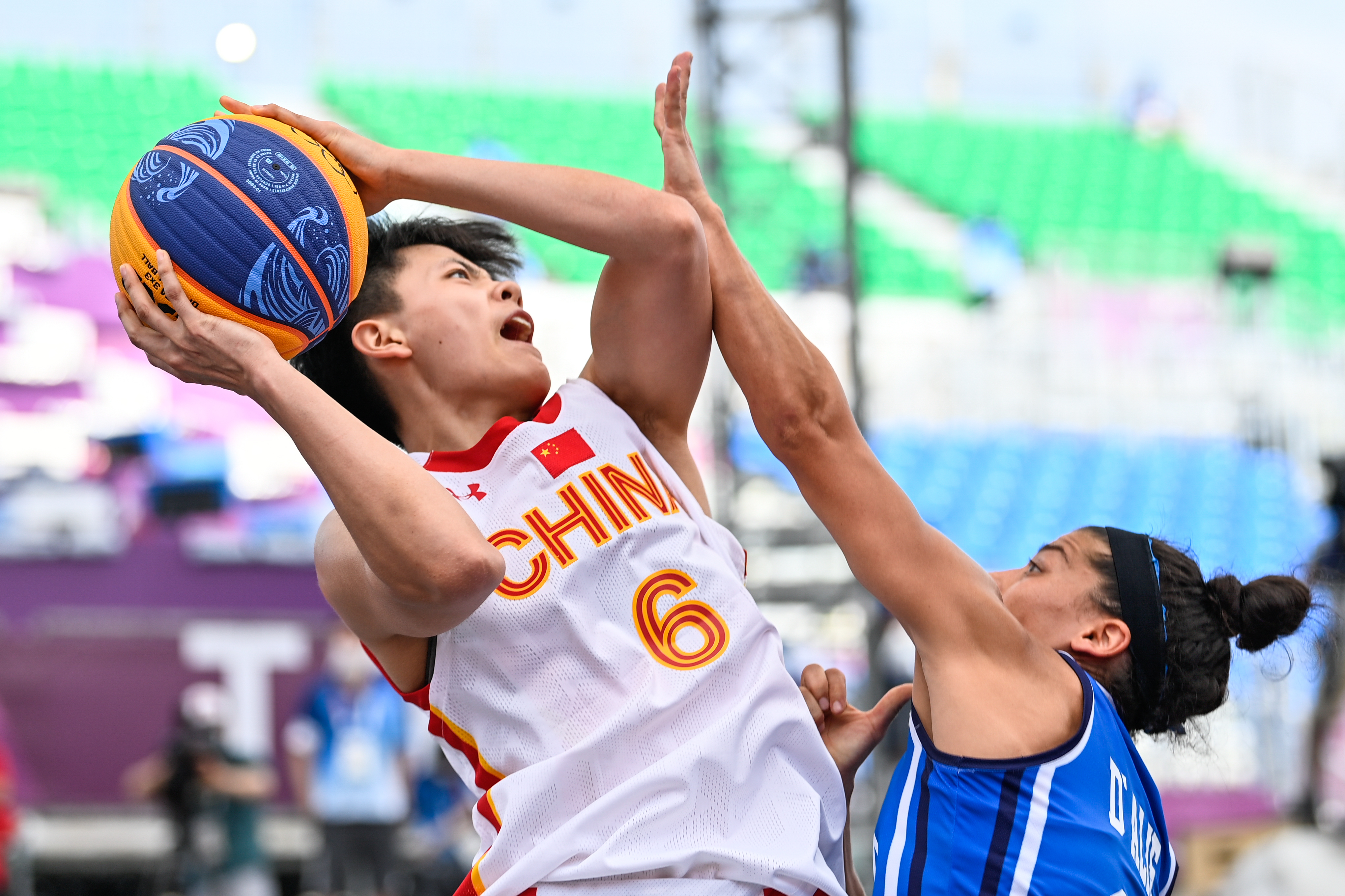 巴萨今夏卖卡萨多免签托马斯引热议（巴萨今夏或售卡萨多并免签托马斯引发争议）