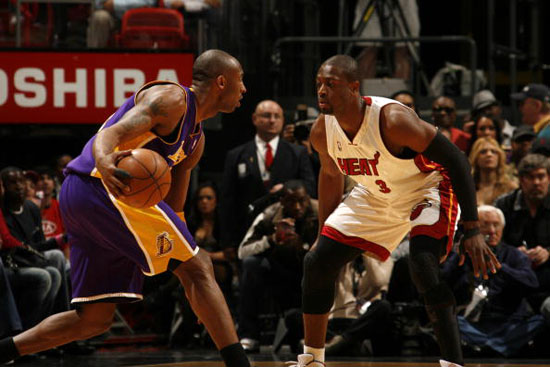 大胜33分！广东男篮晋级八强，“小胡金秋”表现出彩（轰赢33分！广东男篮挺进八强，“小胡金秋”闪耀全场）