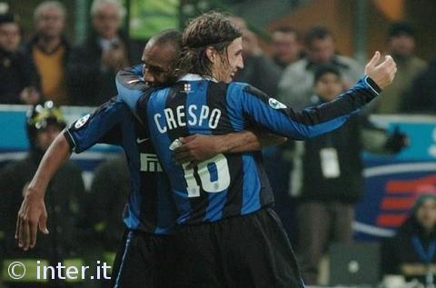 皇马这个时候放阿隆索，不就是放给利物浦的吗[do...（皇马此时放走阿隆索，不就等于拱手让给利物浦？）