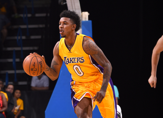 弗兰-加西亚连吃2黄被罚下，阿隆索怒吼：别XXX开玩笑了（弗兰-加西亚两黄变一红遭逐，阿隆索怒吼：别再XXX开玩笑！）