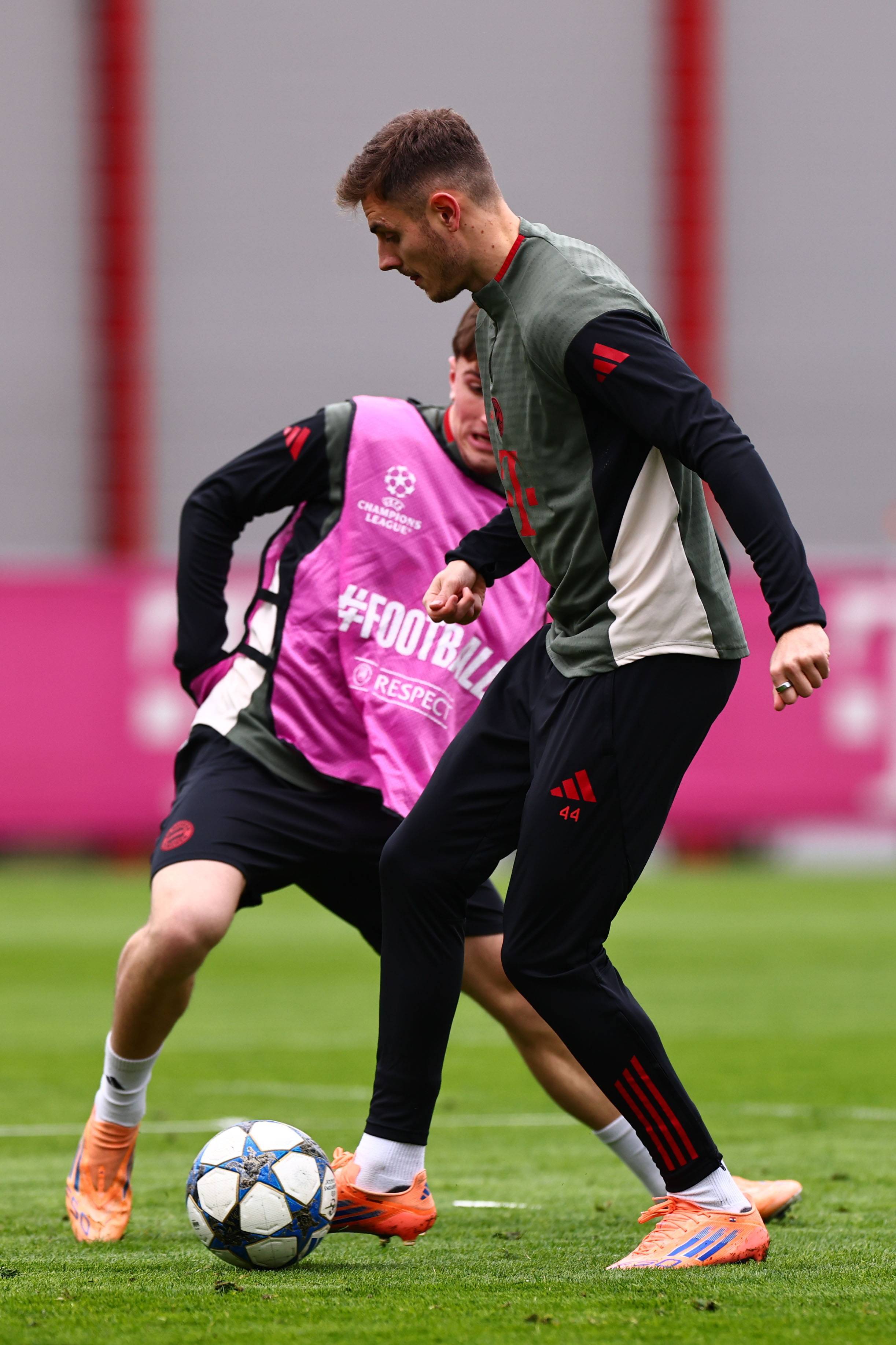 足球法甲豪门官宣新门将加盟（法甲豪门官方宣布签下新门将）