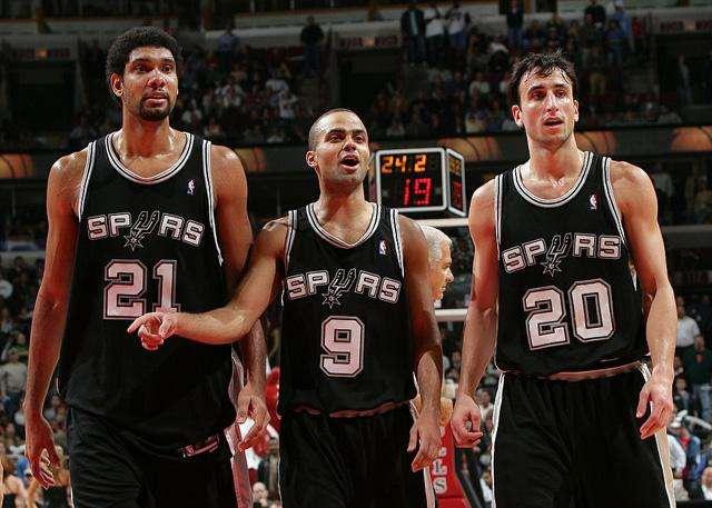 谢文能时隔十多年再次参观伯纳乌球场：有了不一样的感觉（谢文能重返伯纳乌，十多年后感受已然不同）